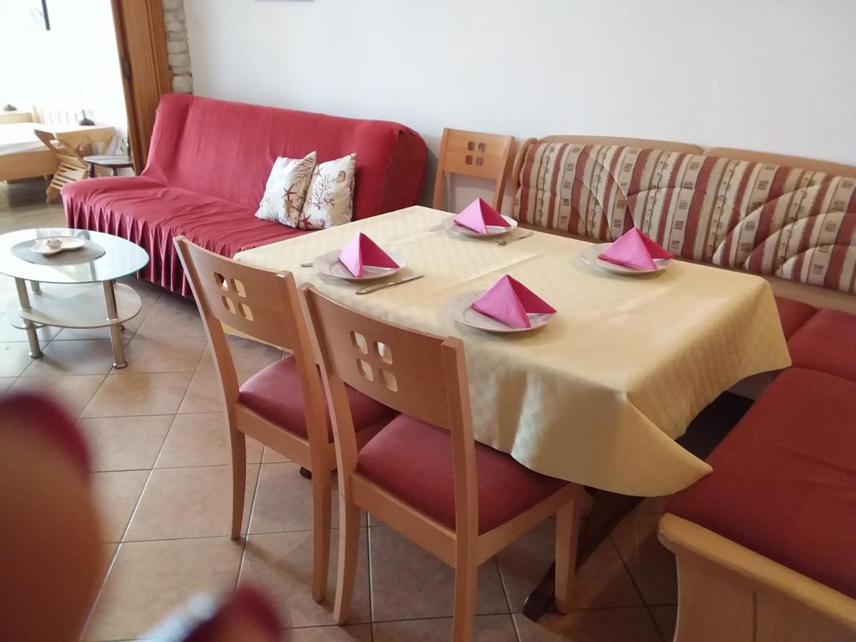 Apartman Tomo Pula Exterior foto