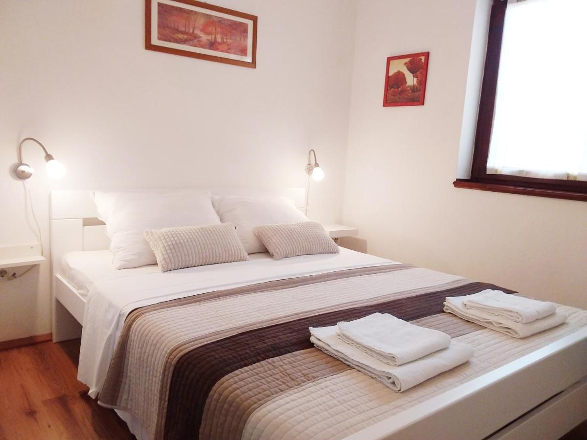 Apartman Tomo Pula Exterior foto