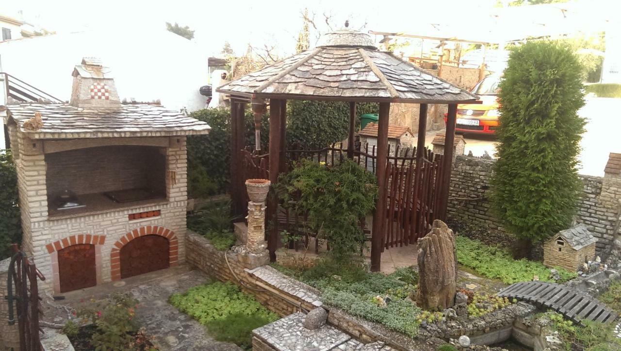 Apartman Tomo Pula Exterior foto